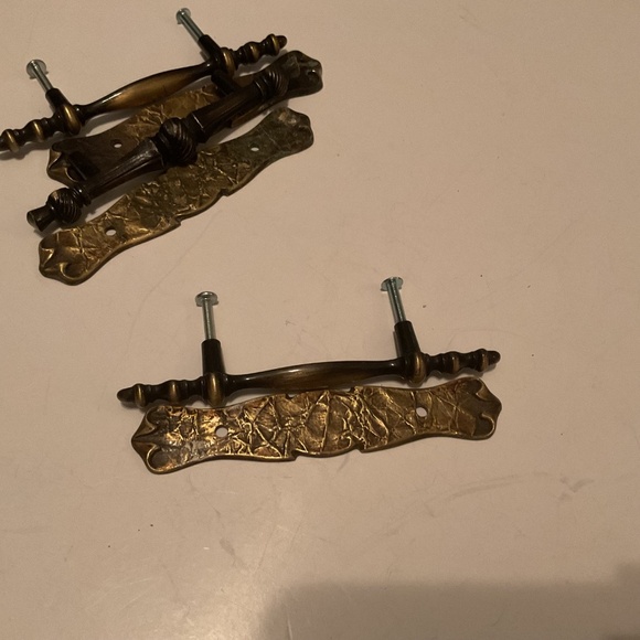 A lot of 5 handle vintage handle pulls for your restoration project. Used - Picture 10 of 11